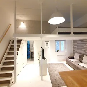 Vintage Near Boulevard With Ac After Renovation Apartment